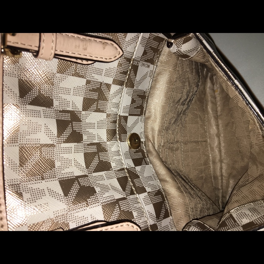 Michael Kors Jet Set Snap Pocket Med Tote & Wallet - Picture 3 of 8